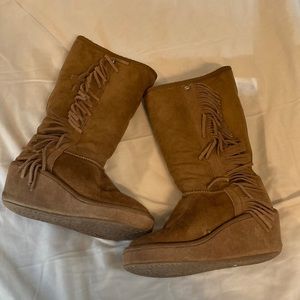Gorgeous tall suede sheepskin lined boots size 8 US